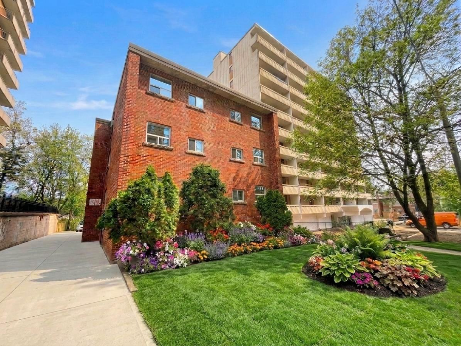 1-215 Jackson Street West, Hamilton, ON, L8P 1M1