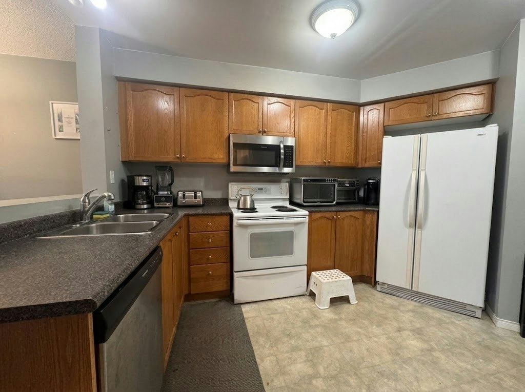 35 Big Springs Court, Kitchener, ON, N2E 4H2 - 3