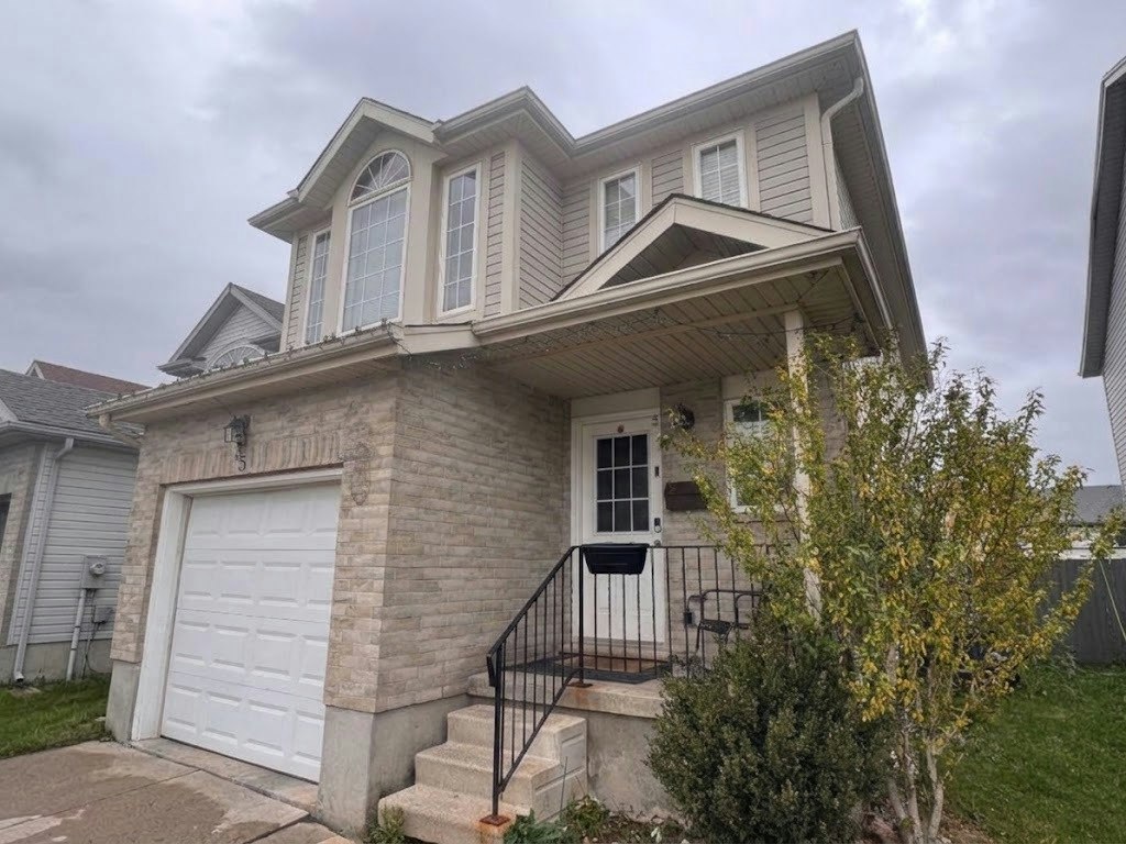 35 Big Springs Court, Kitchener, ON, N2E 4H2