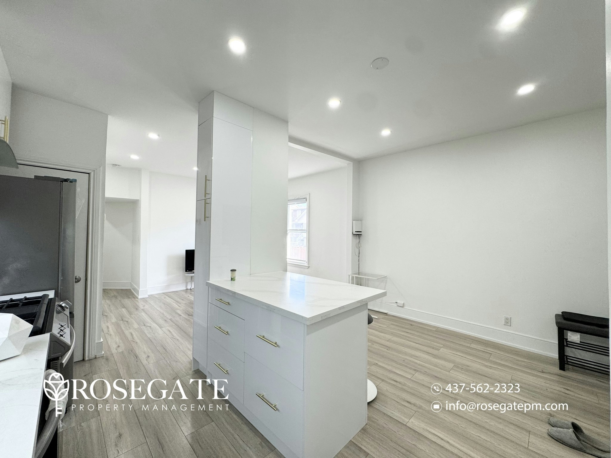 1-2 Rockvale Avenue, Toronto, ON, M6E 3A9 4