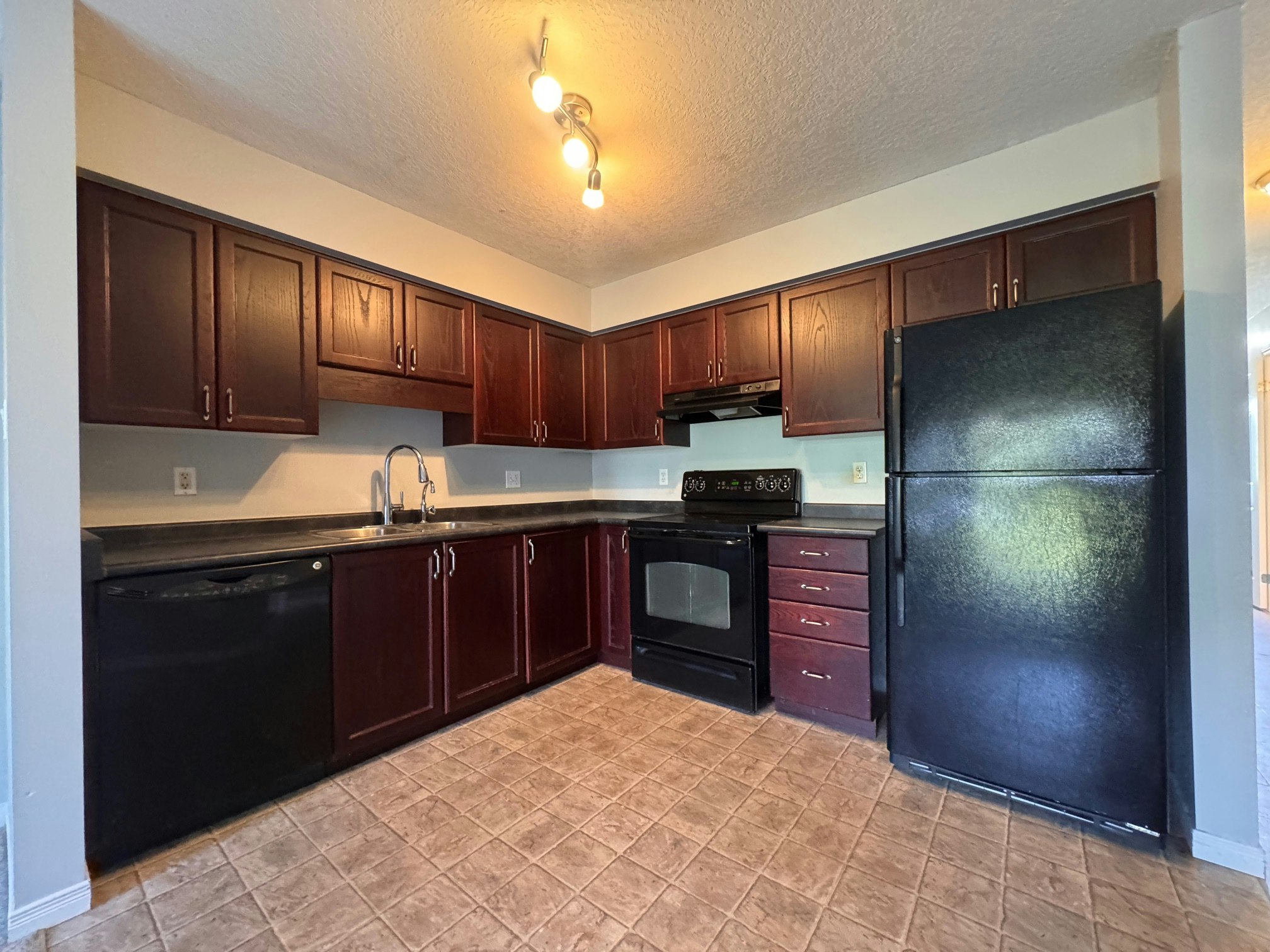 310 Parkvale Drive, Kitchener, ON, N2R 1Y5 - 2