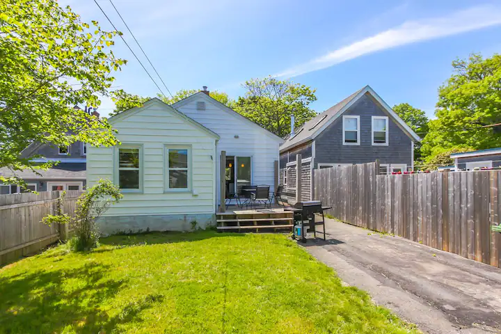 2431 Quinn Street, Halifax, NS, B3L 3E5 - 2
