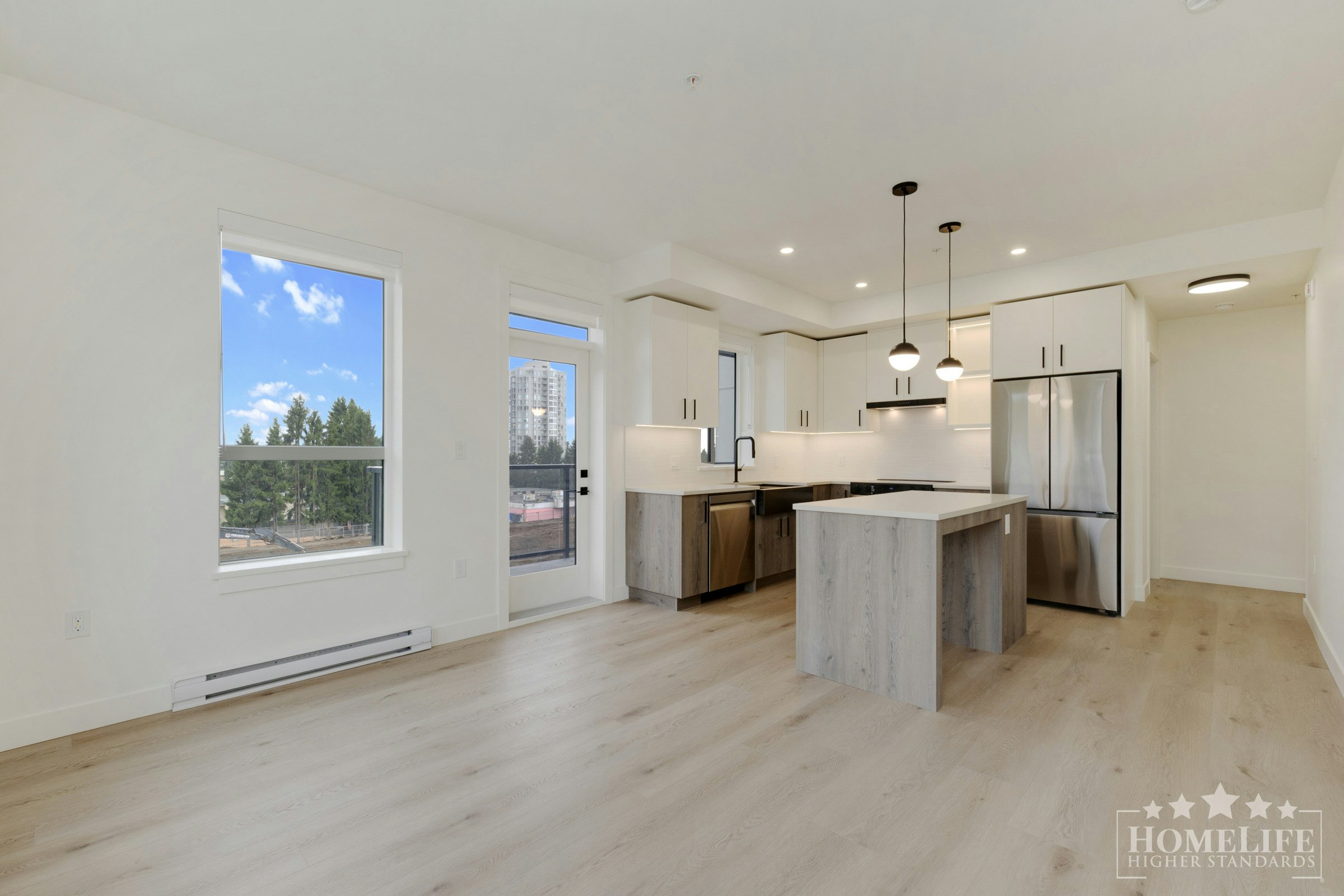 302-10425 147 Street, Surrey, BC, V3R 0J9 - 2