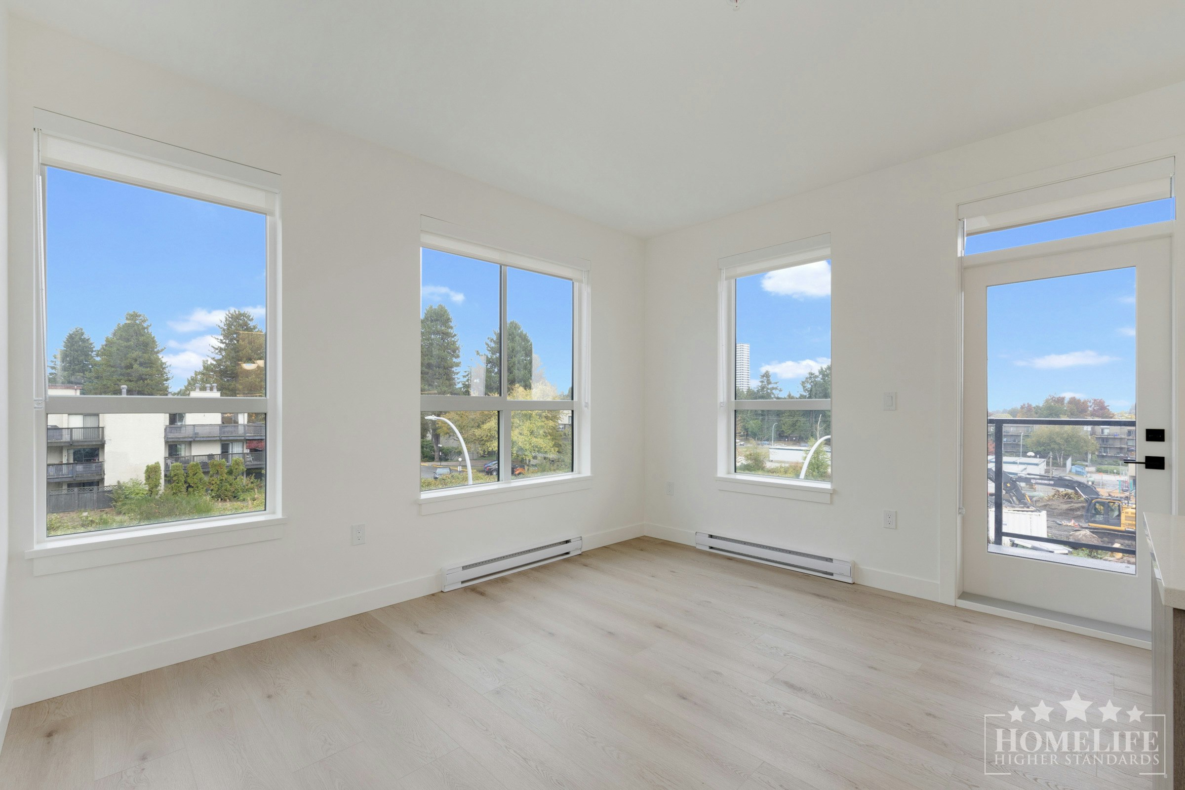 302-10425 147 Street, Surrey, BC, V3R 0J9 - 4