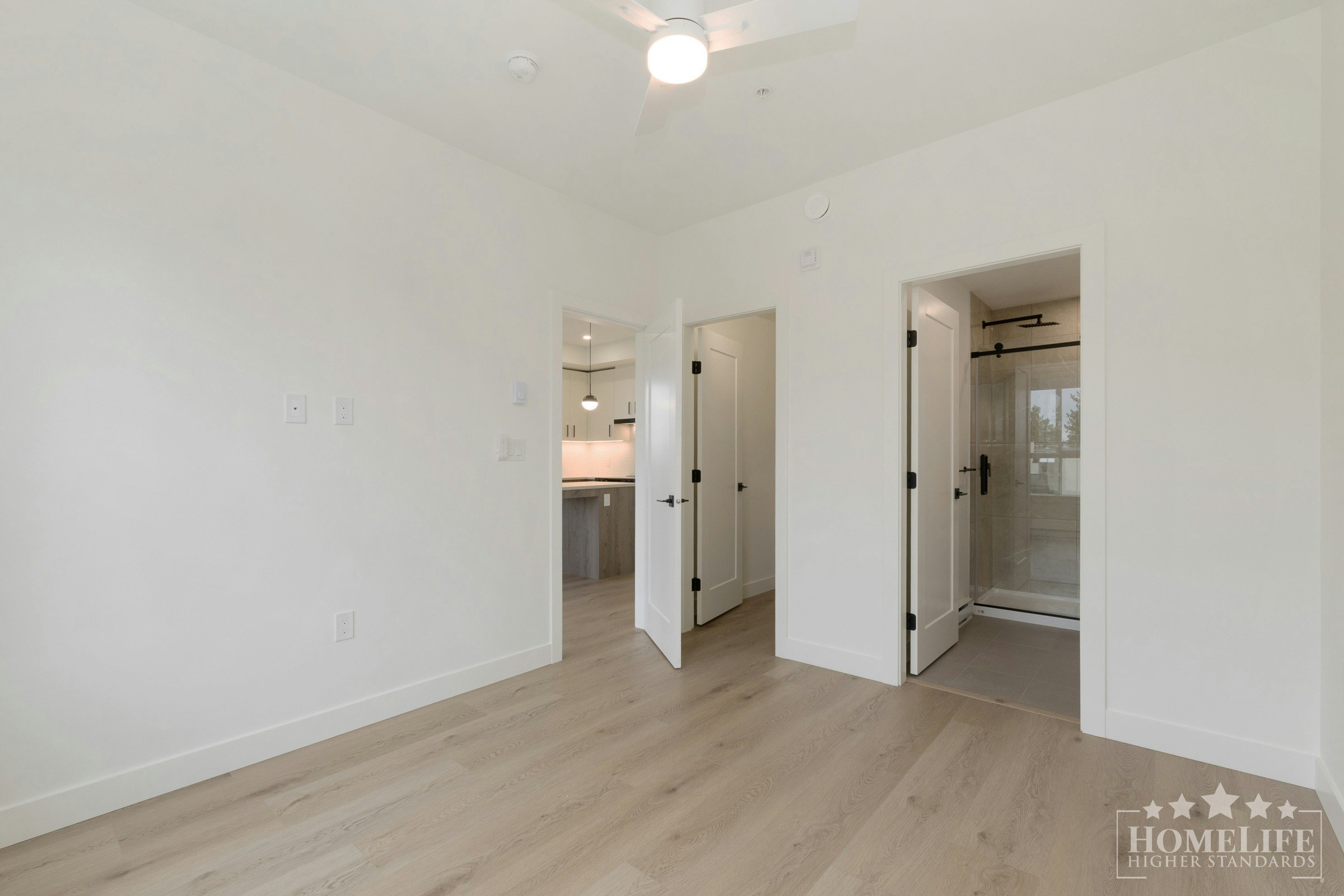 302-10425 147 Street, Surrey, BC, V3R 0J9 - 9