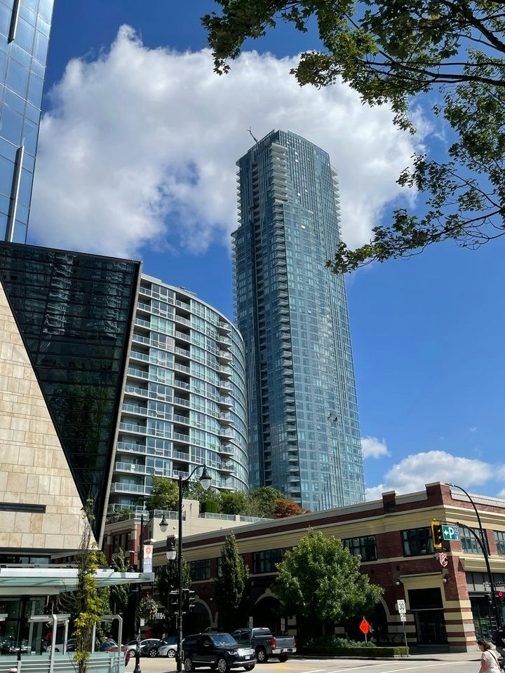 2104-680 Quayside Drive, New Westminster, BC, V3M 0P2