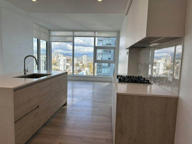 2104-680 Quayside Drive, New Westminster, BC, V3M 0P2 - 4