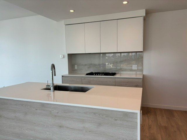 2104-680 Quayside Drive, New Westminster, BC, V3M 0P2 - 3