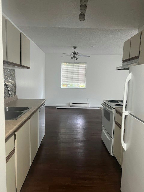 307-10011 150 Street, Surrey, BC, V3R 4A7 - 2