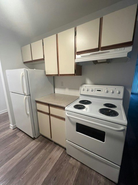 102-10011 150 Street, Surrey, BC, V3R 4A7