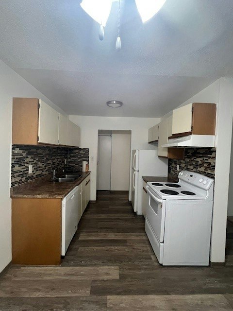 208-10011 150 Street, Surrey, BC, V3R 4A7