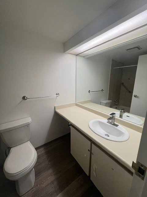 208-10011 150 Street, Surrey, BC, V3R 4A7 - 4