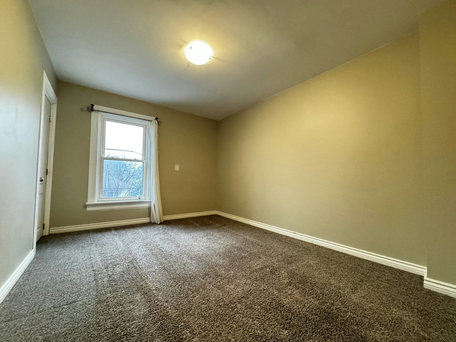 Upper-B-8 Mcnaughton Street, Cambridge, ON, N1R 1Y9 - 2