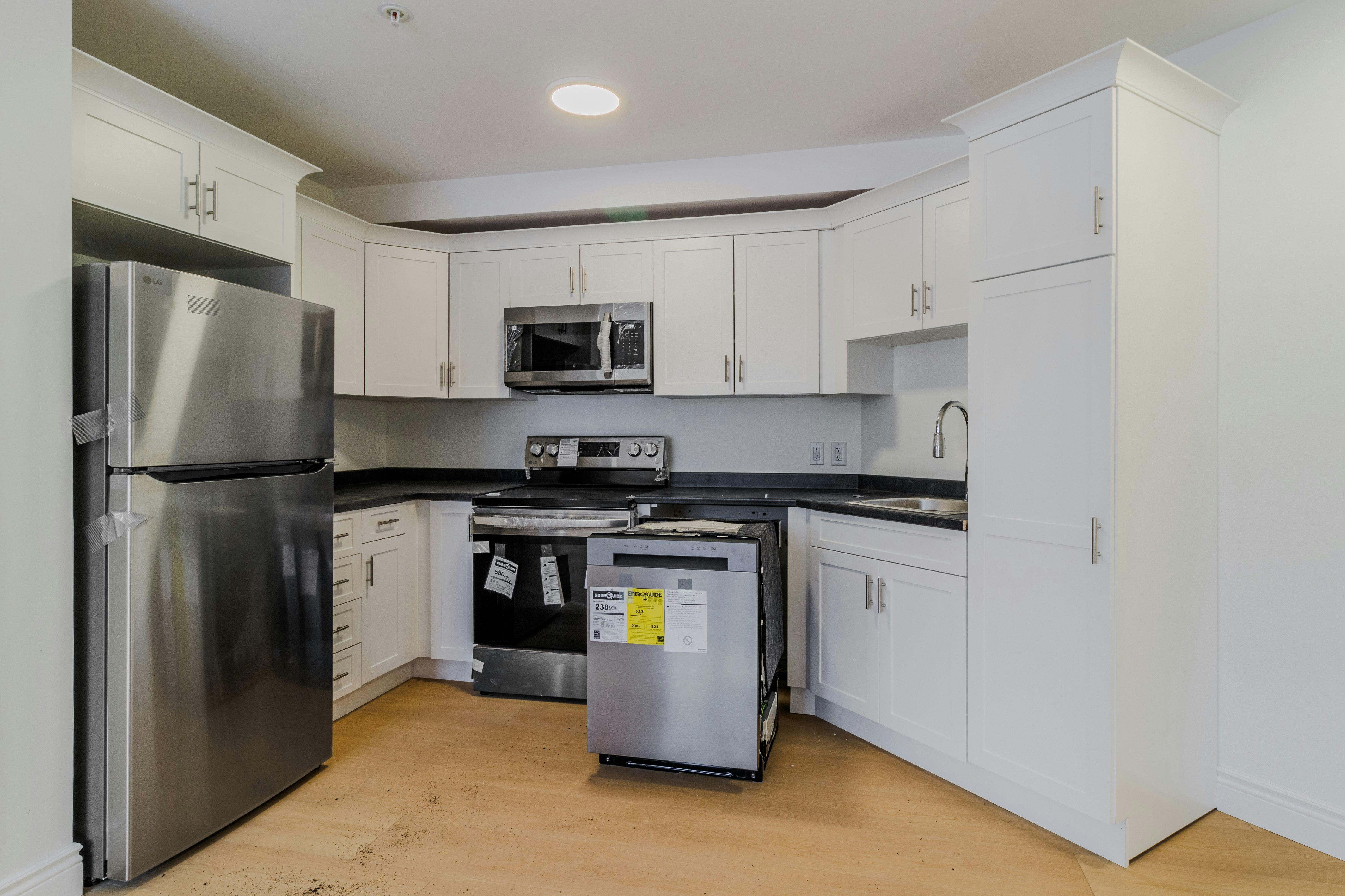 204-975 Brookside Drive, Fredericton, NB, E3G 8T9 - 2