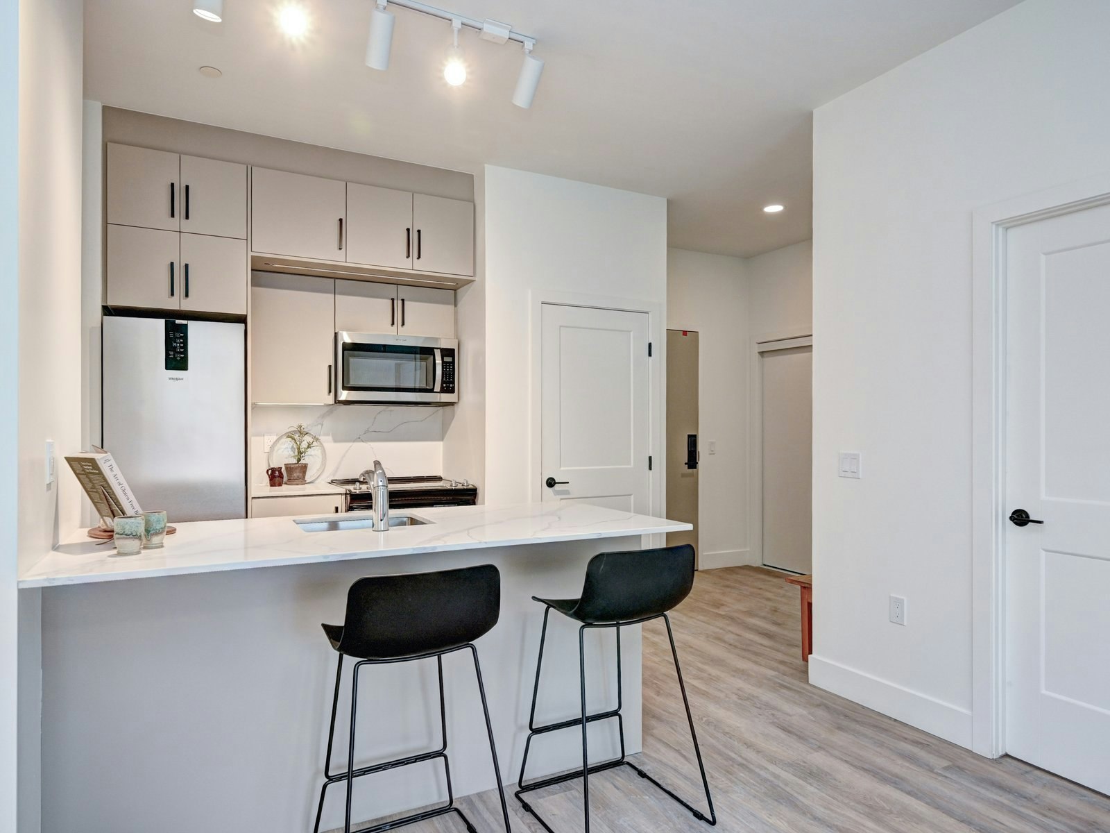 1 Bed-415 Duke Street W, Kitchener, ON, N2H 0E6 - 20