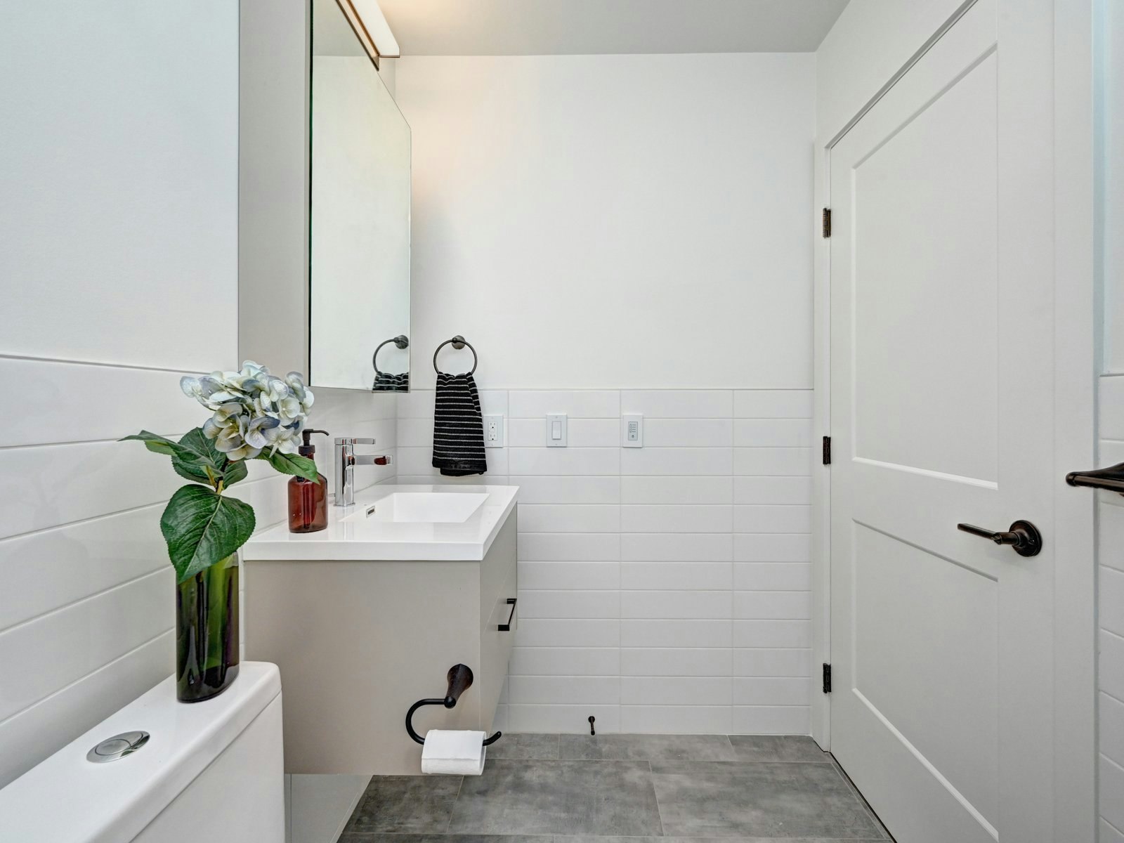 1 Bed-415 Duke Street W, Kitchener, ON, N2H 0E6 - 30