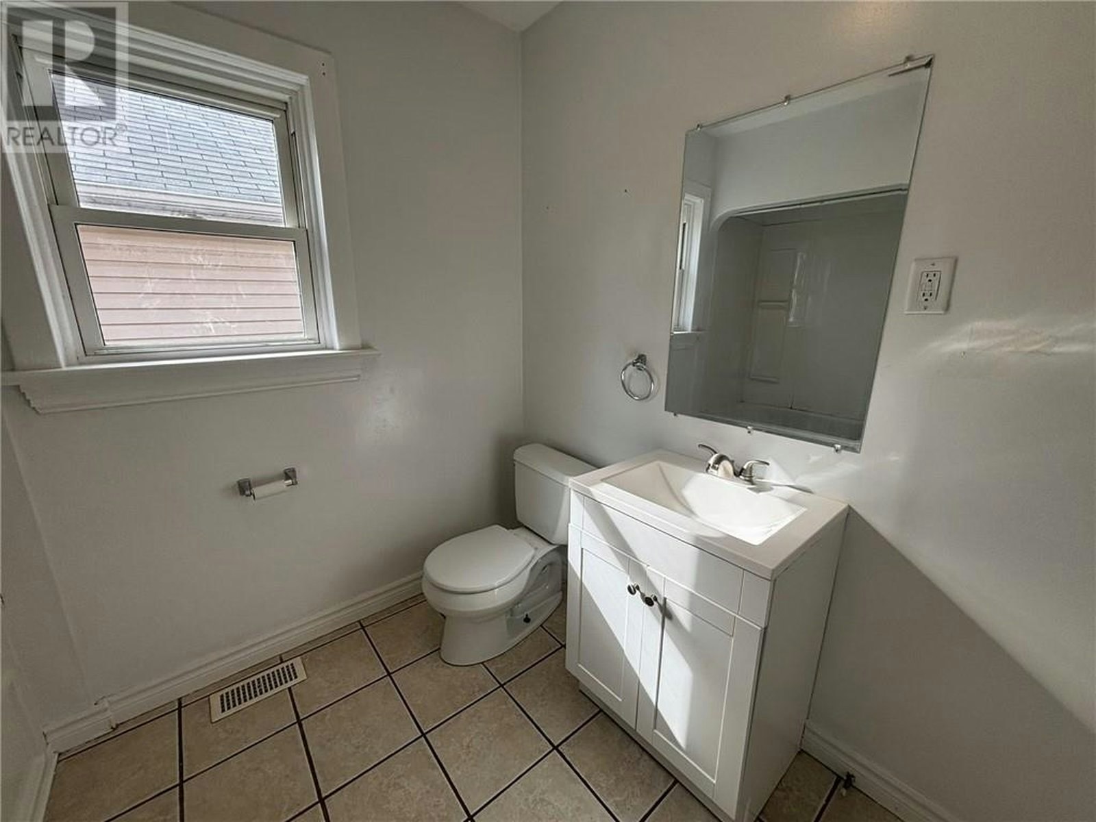 2 Bed-358 Burton Avenue, Greater Sudbury, ON, P3C 4K5 - 27