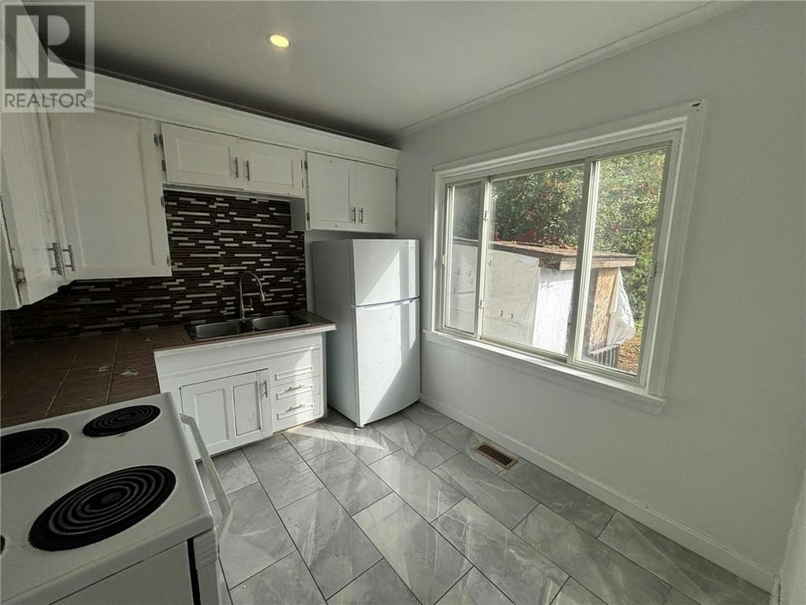 2 Bed-358 Burton Avenue, Greater Sudbury, ON, P3C 4K5 - 13