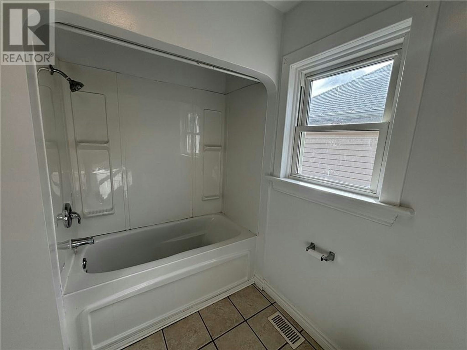2 Bed-358 Burton Avenue, Greater Sudbury, ON, P3C 4K5 - 25