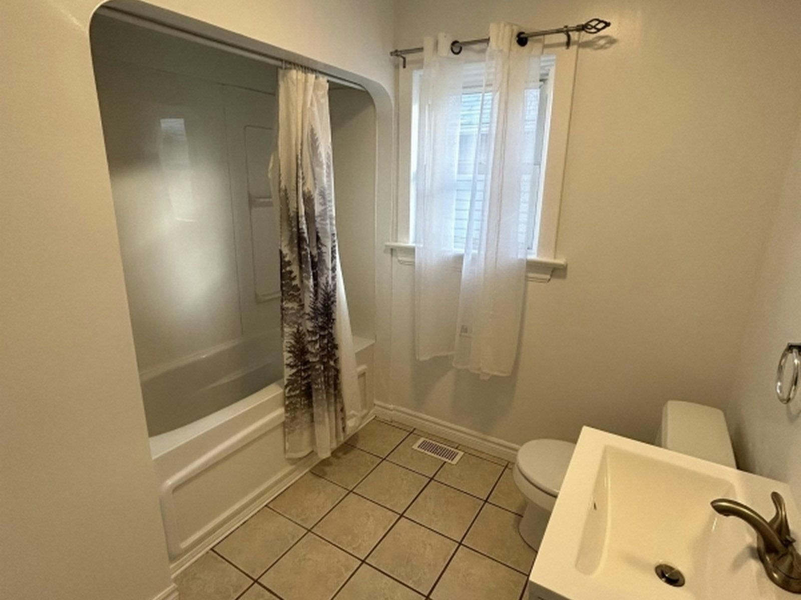 2 Bed-358 Burton Avenue, Greater Sudbury, ON, P3C 4K5 - 24