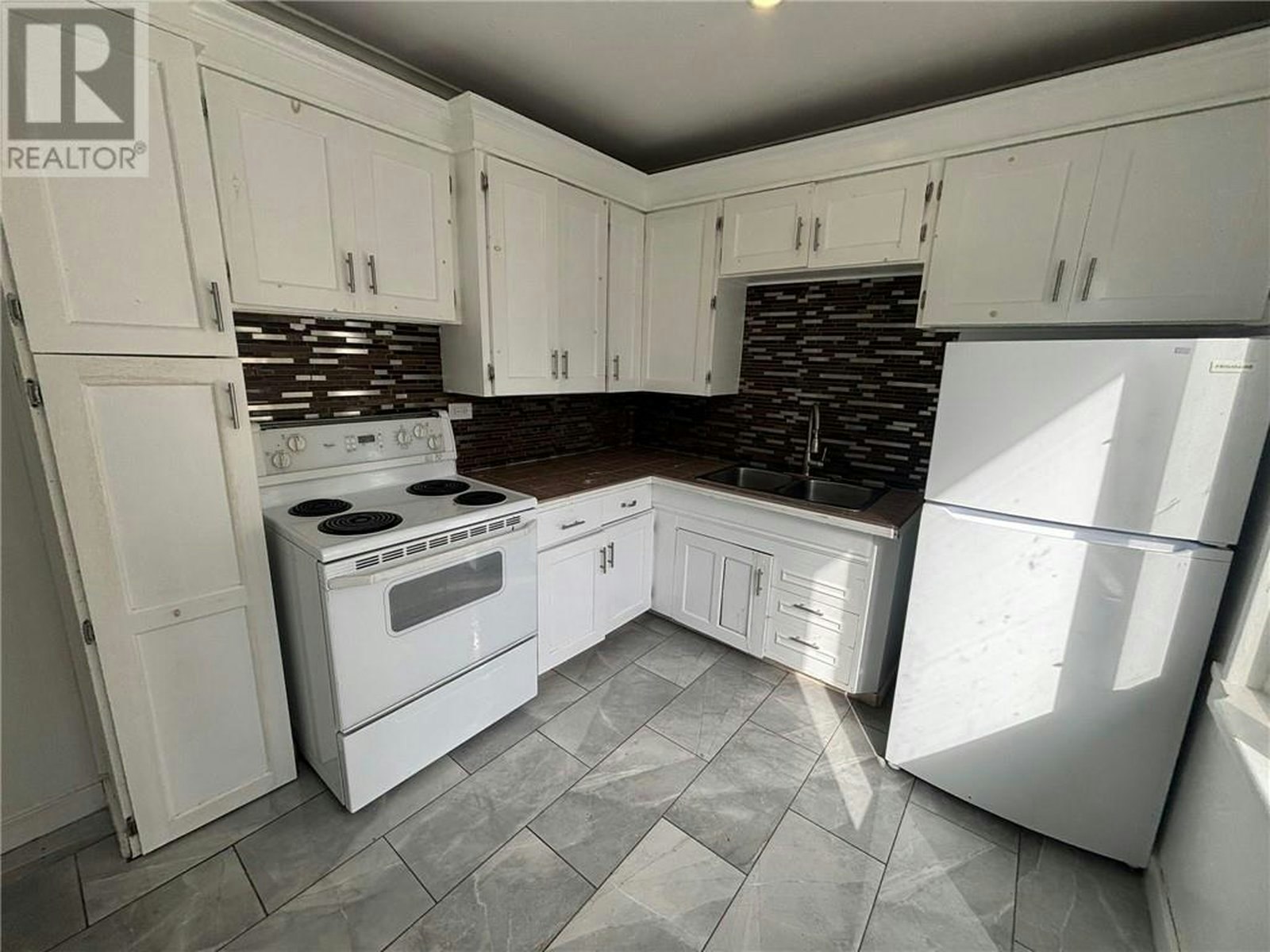 2 Bed-358 Burton Avenue, Greater Sudbury, ON, P3C 4K5 - 11