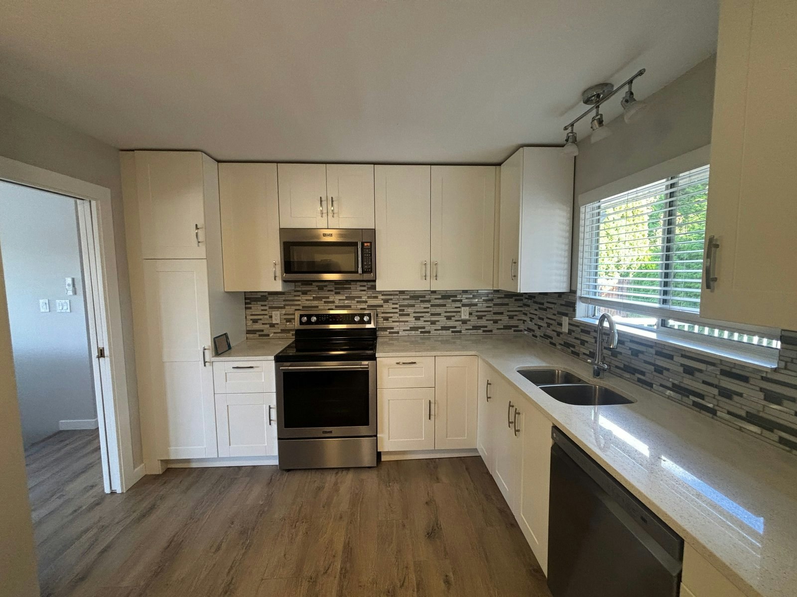 Main-35356 Mckee Road, Abbotsford, BC, V2S 8L5 - 3