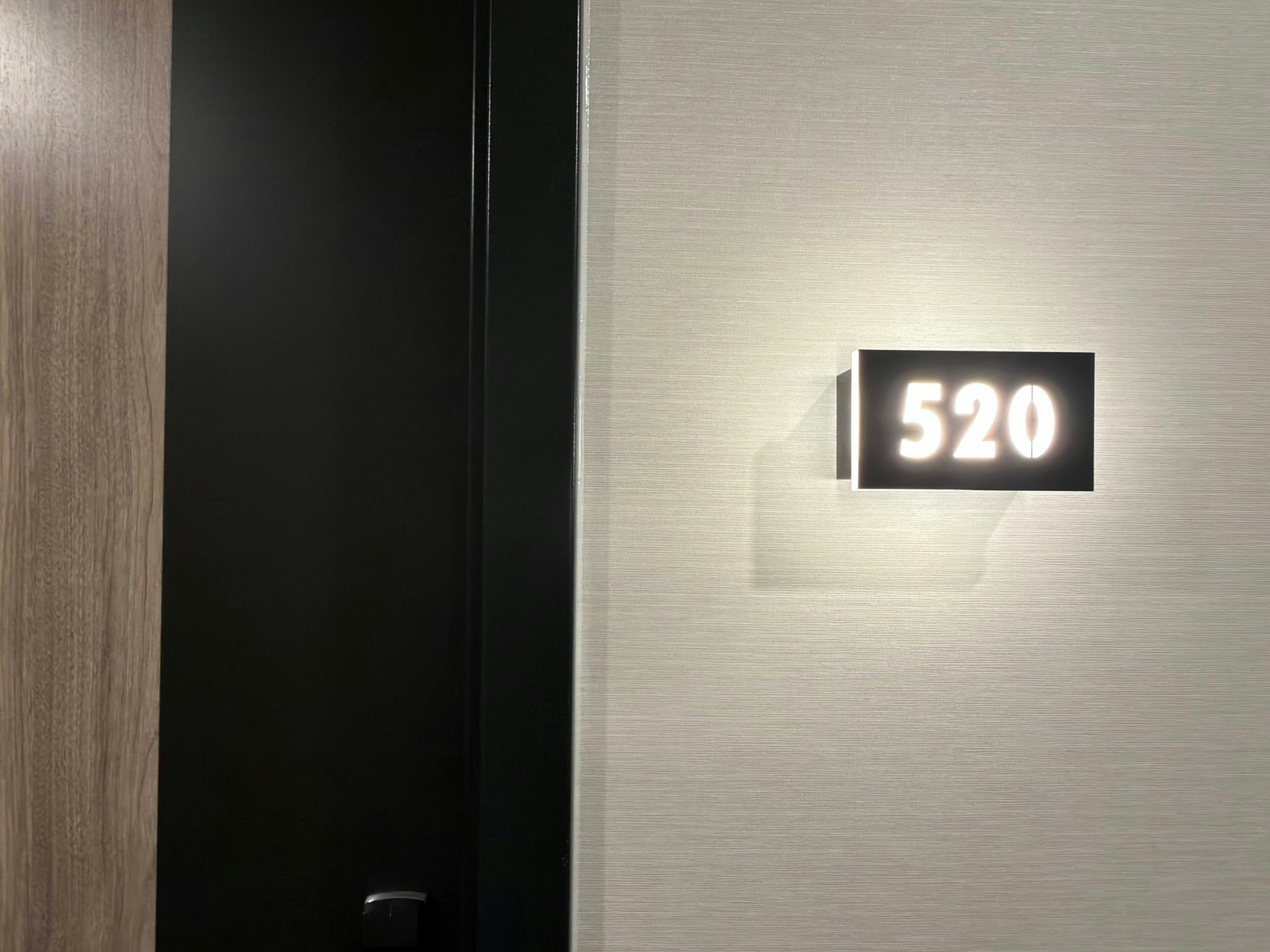 520-1007 The Queensway, Toronto, ON, M8Z 6C7