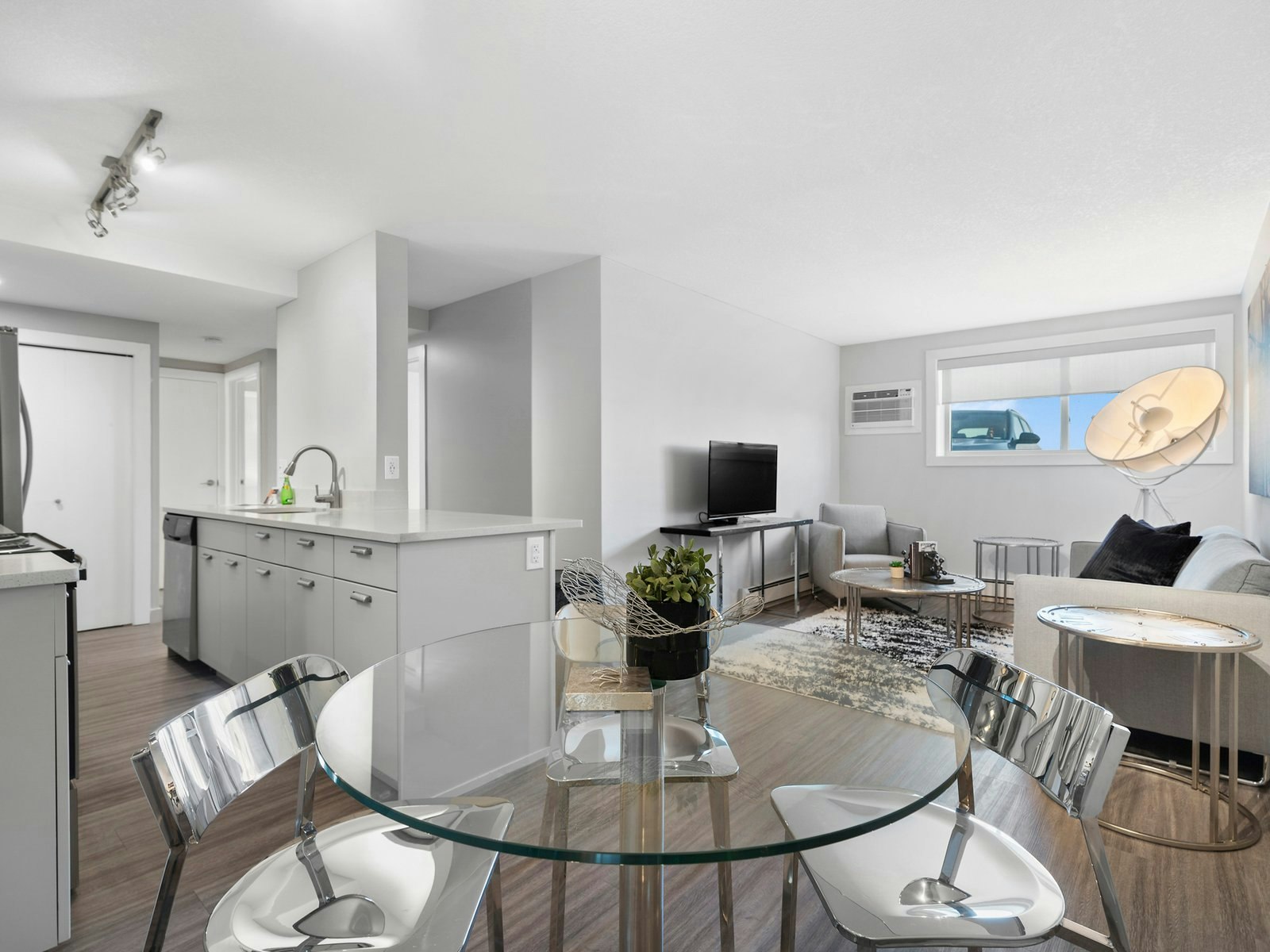1 Bed 1Bath-840 Idylwyld Drive, Saskatoon, SK, S7L 6W7 - 3