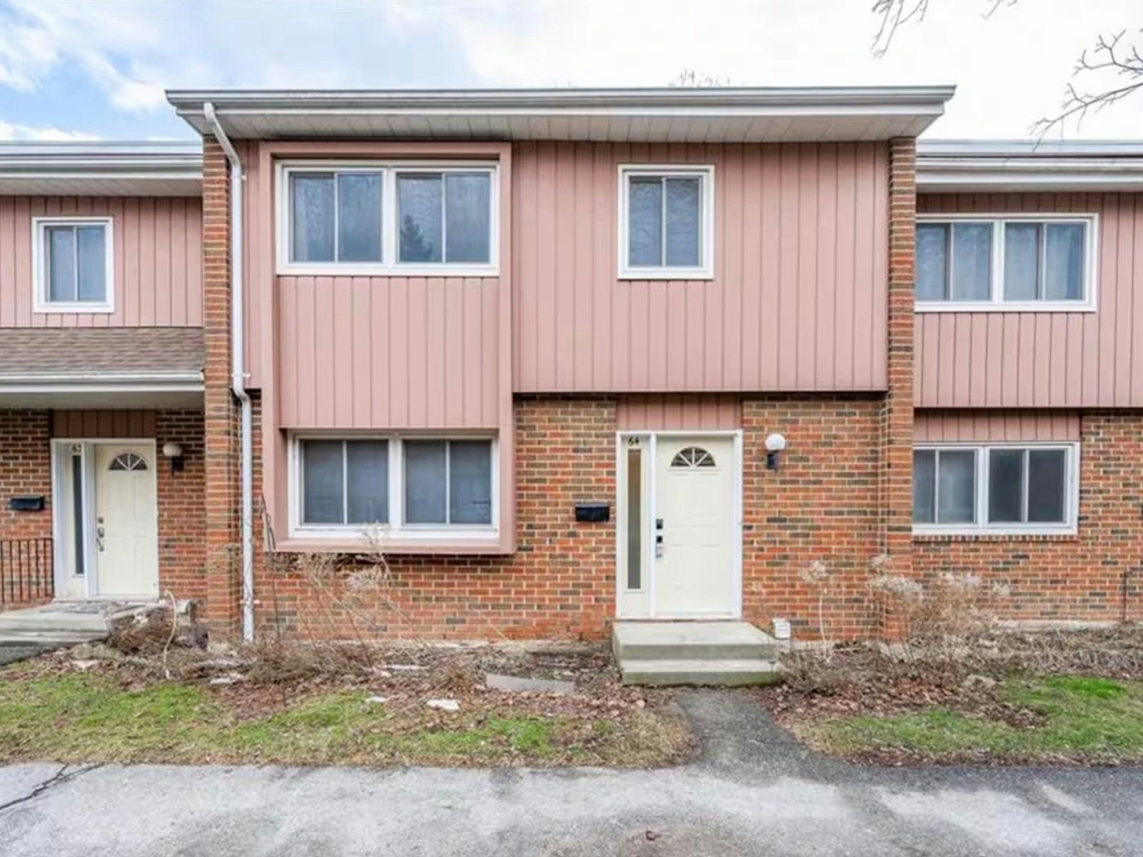 64-121 University Avenue E, Waterloo, ON, N2J 2W1