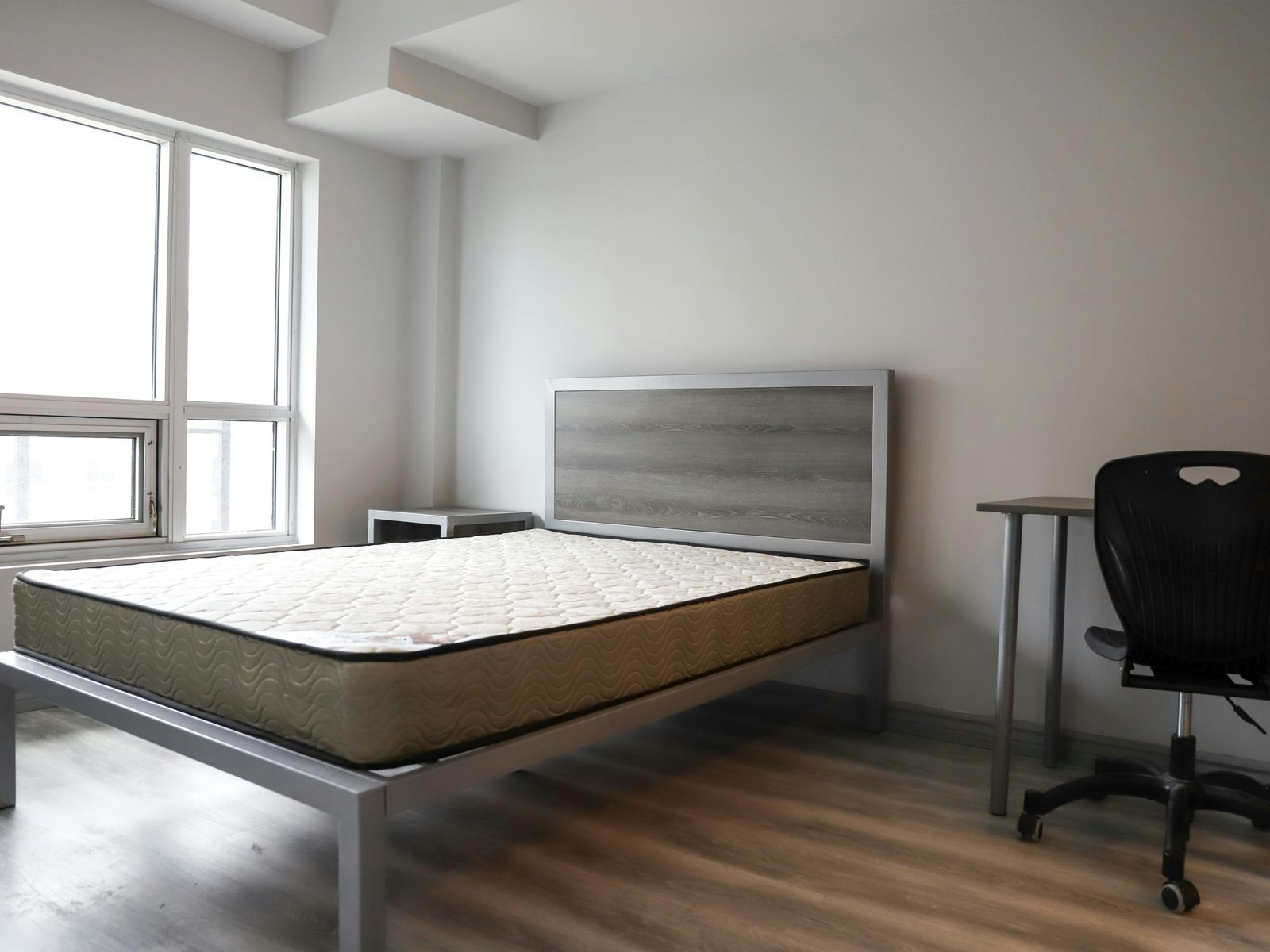 2-bed/1-bath-275 Larch Street, Waterloo, ON, N2L 0J5 - 12