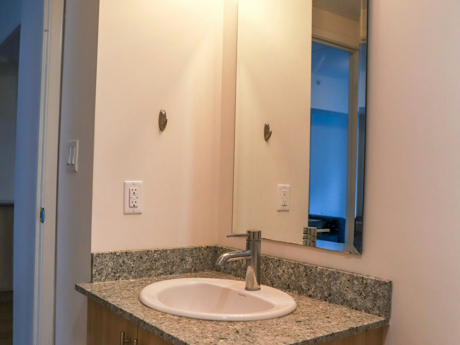 2-bed/1-bath-275 Larch Street, Waterloo, ON, N2L 0J5 - 22
