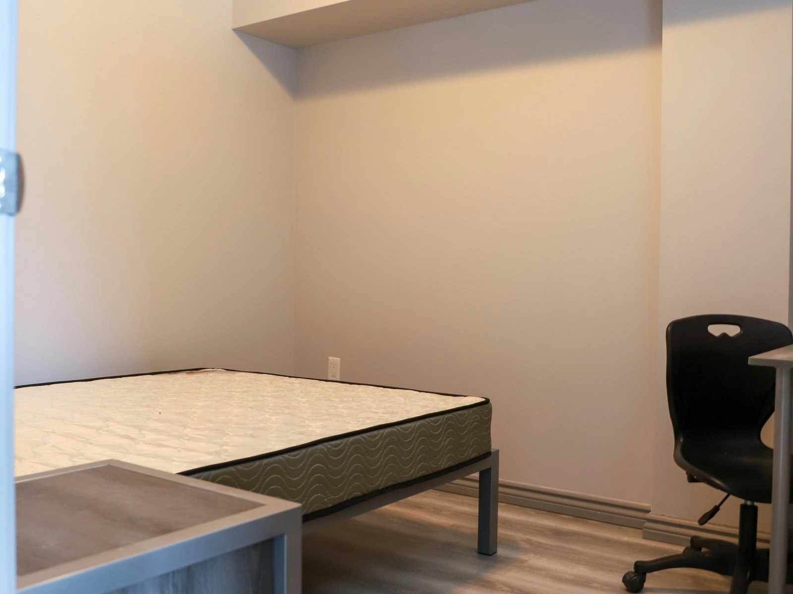 2-bed/1-bath-275 Larch Street, Waterloo, ON, N2L 0J5 - 20