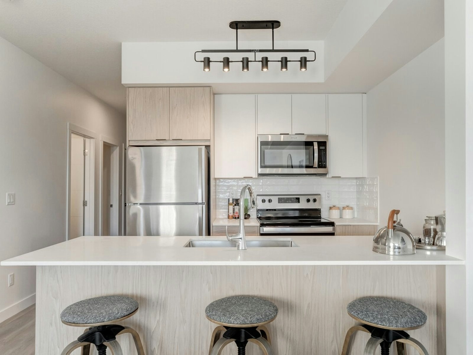 Suite 223-3360 16 Street SW, Calgary, AB, T2T 1Y5 - 24