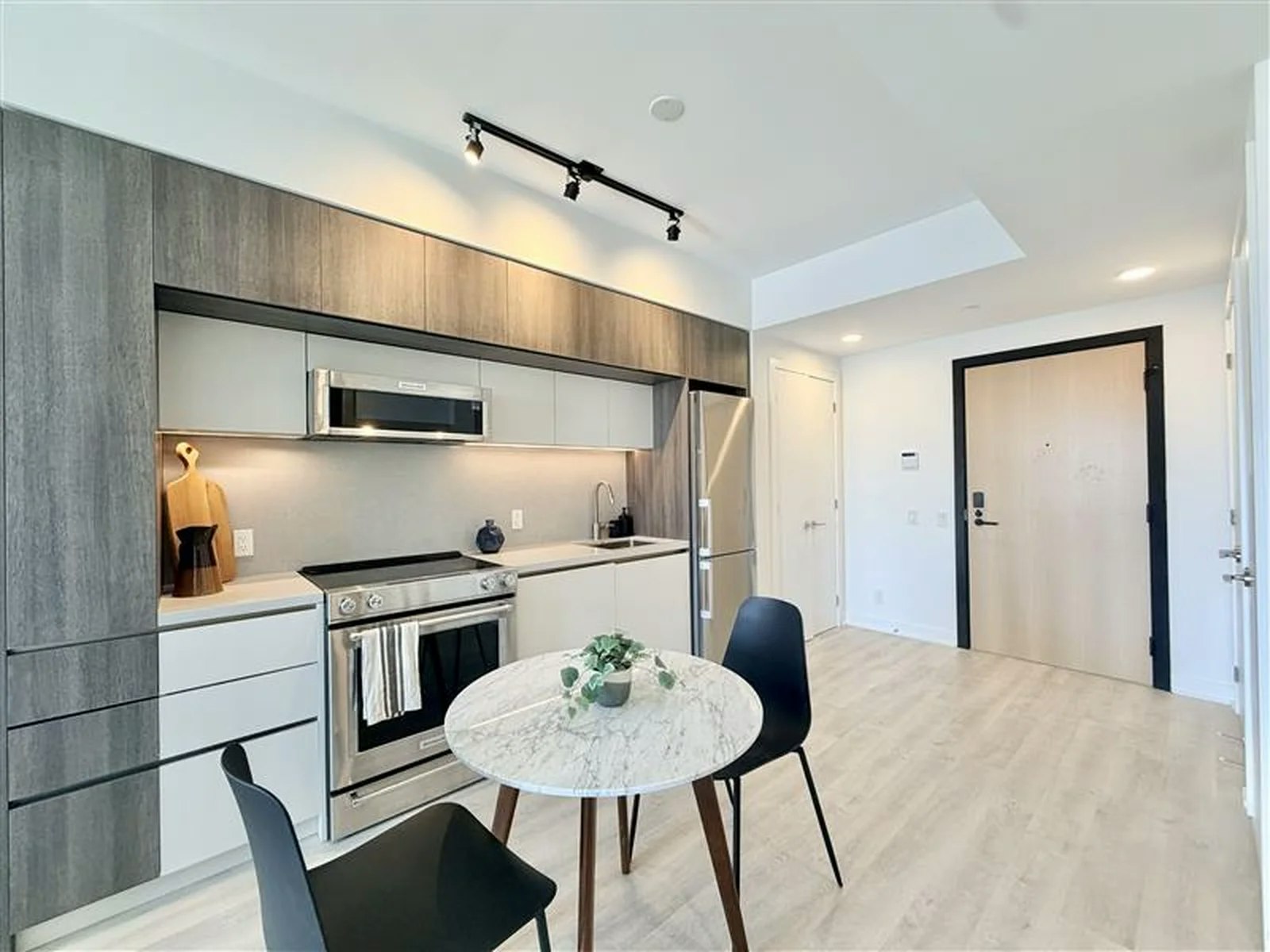 1 bedroom-185 Millway Avenue, Vaughan, ON, L4K 0L2 - 2