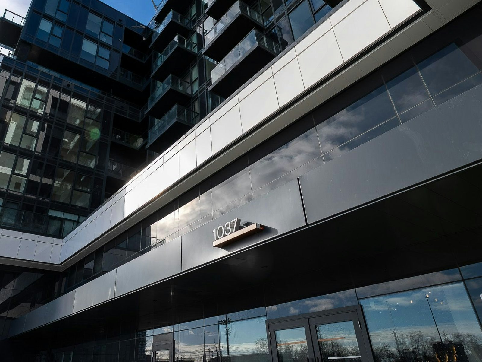 309-1037 The Queensway, Toronto, ON, M8Z 0H5 - 2