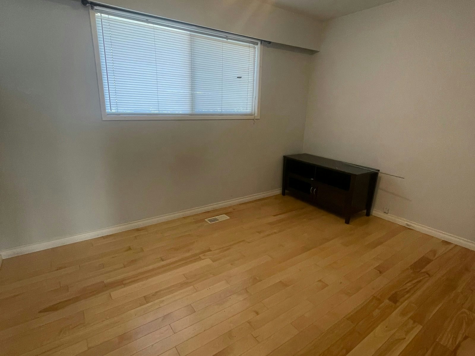 Main-32217 Pineview Avenue, Abbotsford, BC, V2T 1R2 - 5