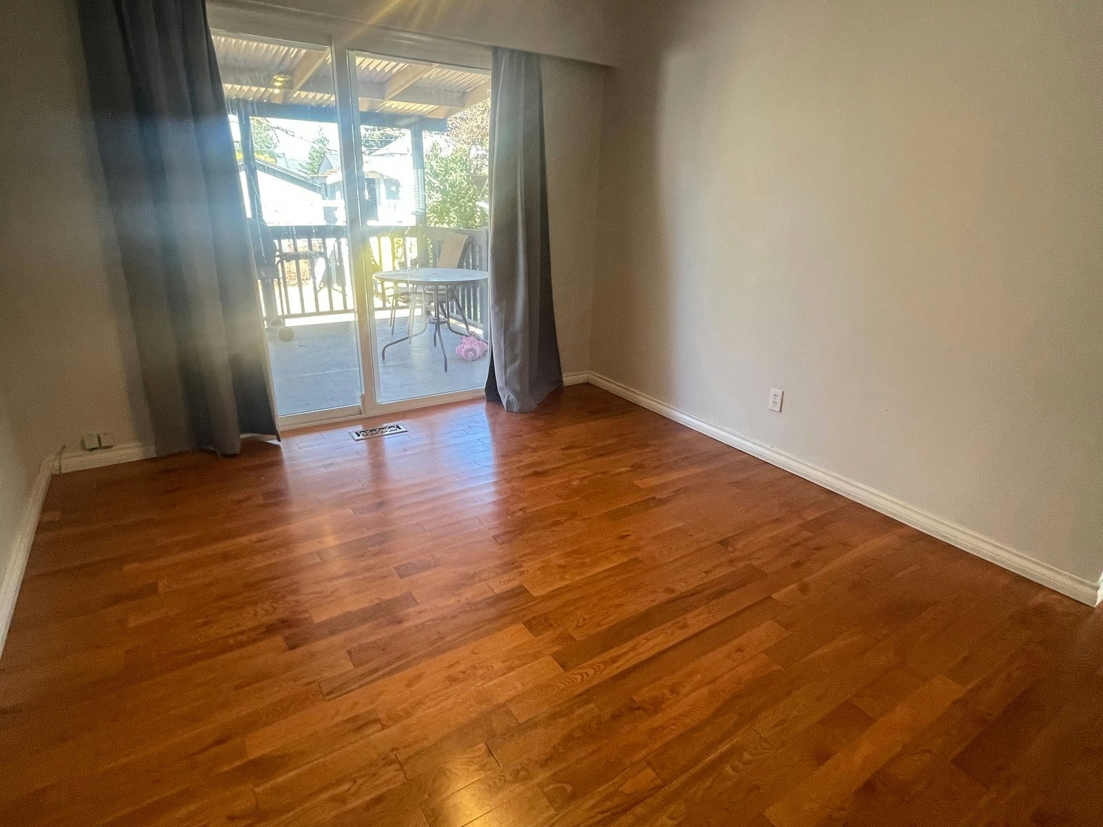 Main-32217 Pineview Avenue, Abbotsford, BC, V2T 1R2 - 3