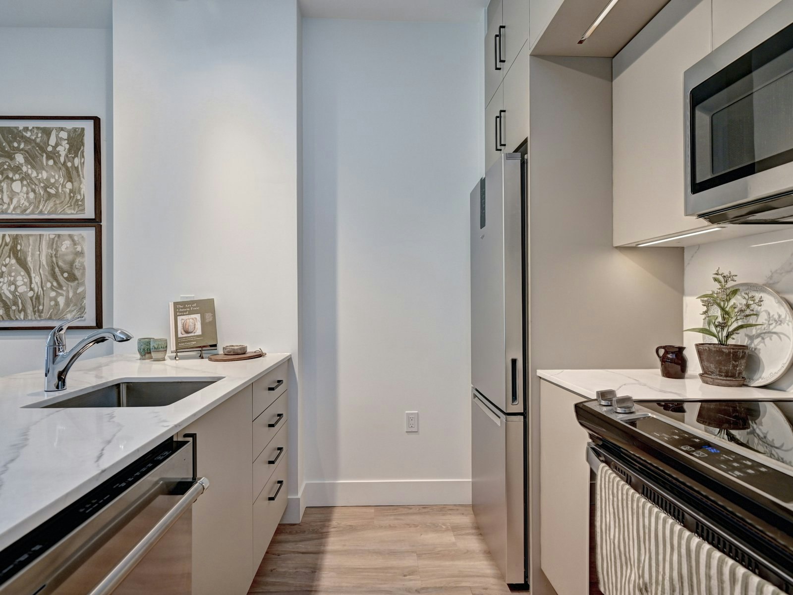 2 Bed + Den-415 Duke Street W, Kitchener, ON, N2H 0E6 - 9
