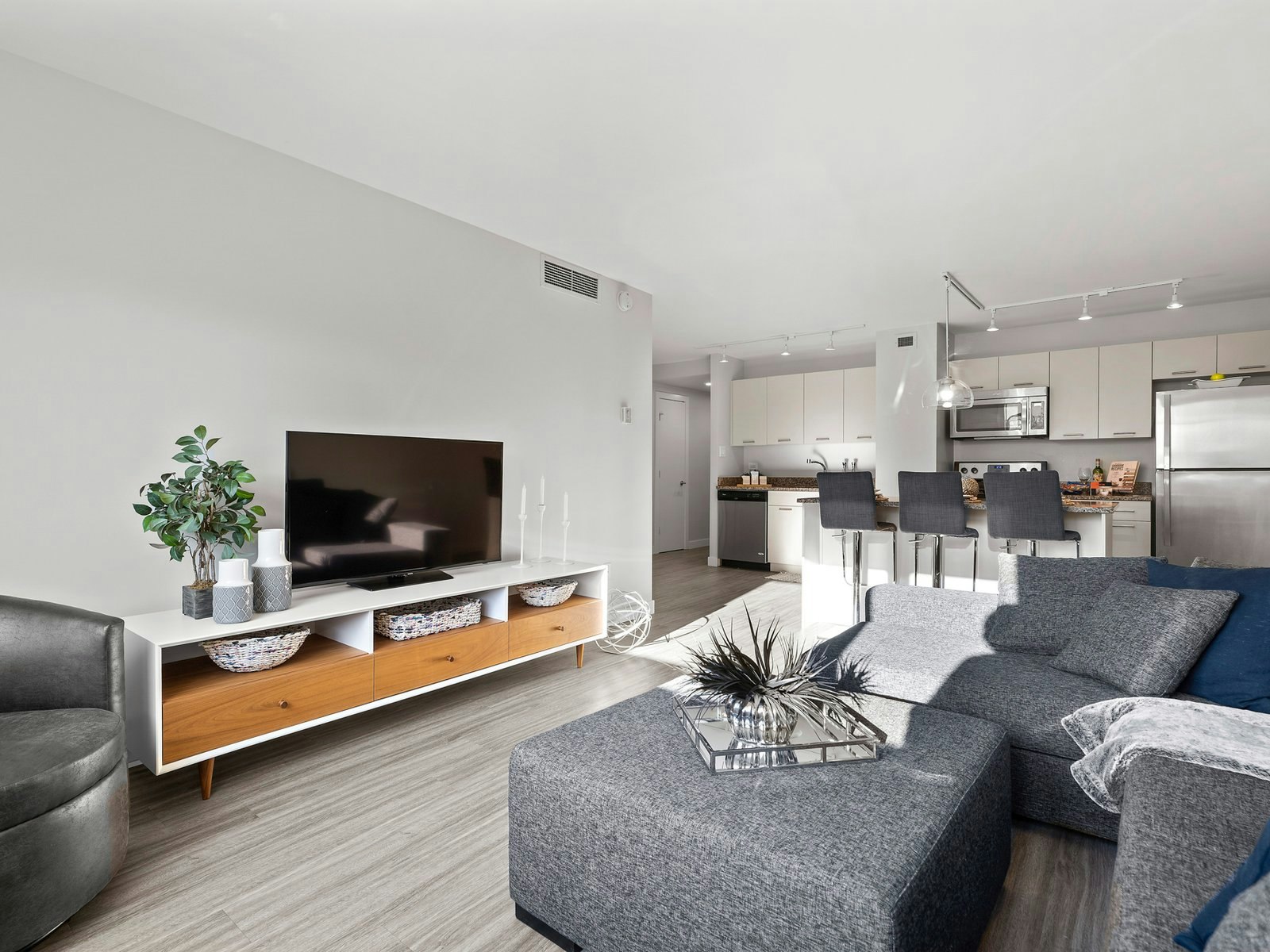 1 Bedroom + Den-640 Main Street, Saskatoon, SK, S7H 0J7 - 9