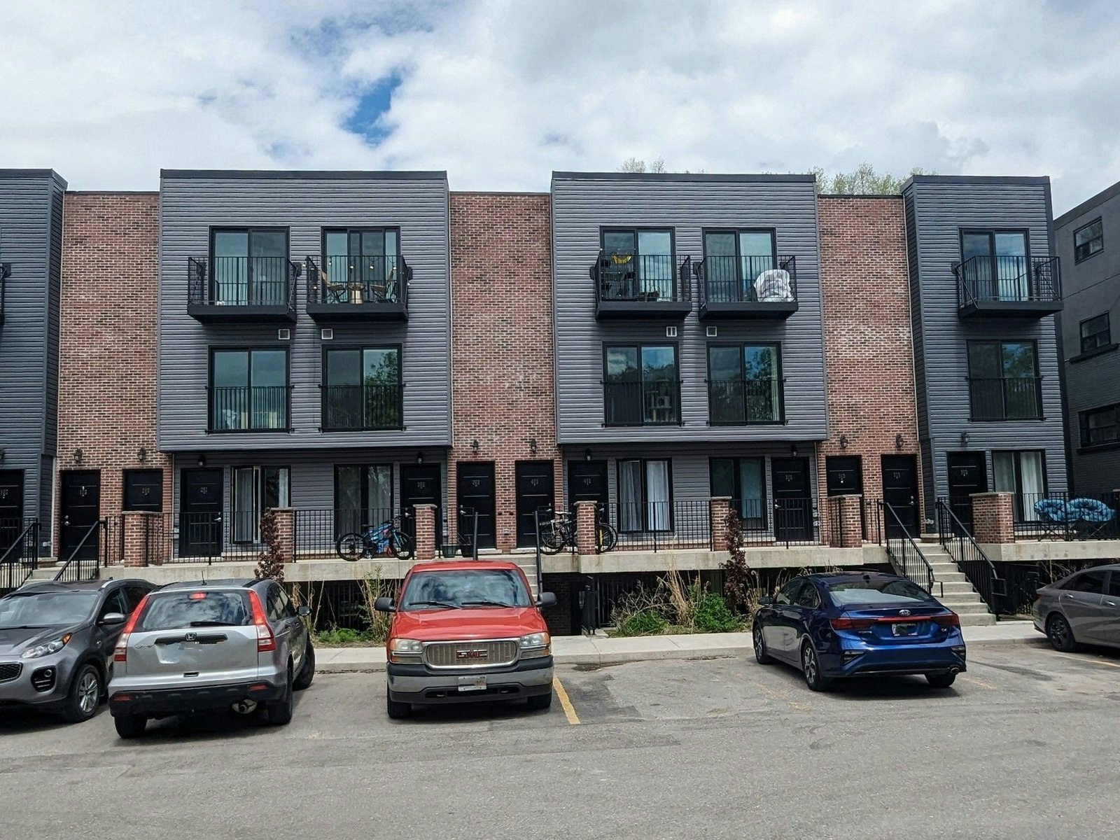 16-169 Lancaster Street W, Kitchener, ON, N2H 4T7