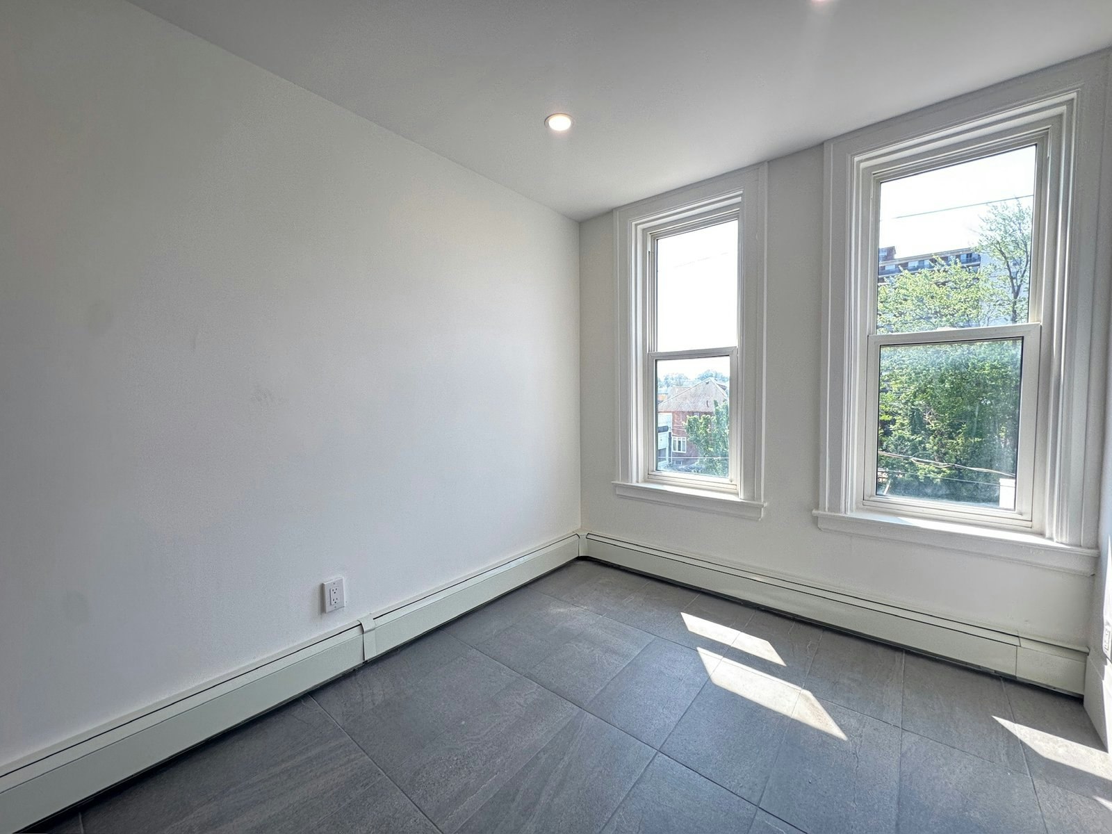 12-74 Shepherd Street West, Windsor, ON, N8X 1B9 - 12