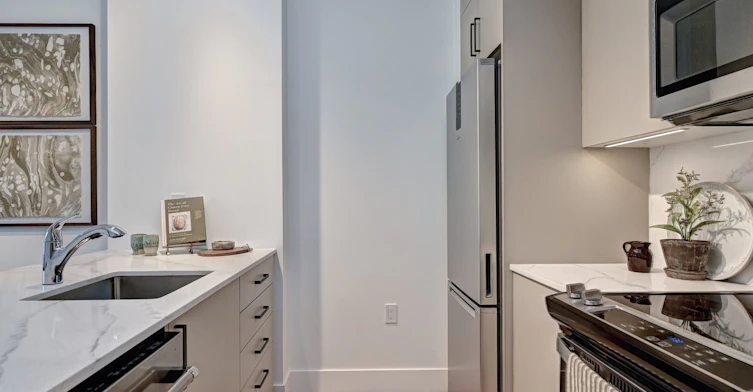 1 Bed + Den-415 Duke Street W, Kitchener, ON, N2H 0E6 - 9