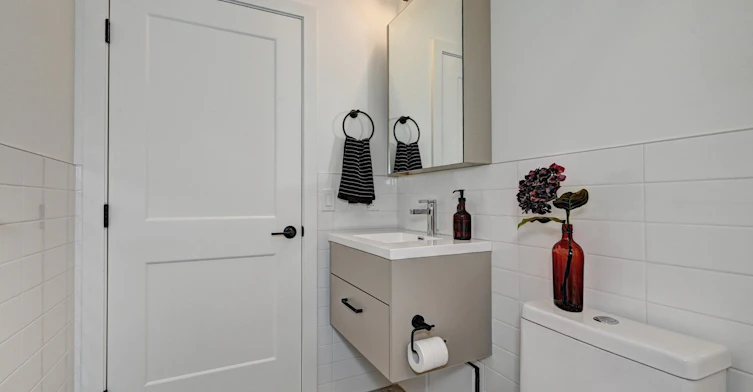 1 Bed + Den-415 Duke Street W, Kitchener, ON, N2H 0E6 - 19