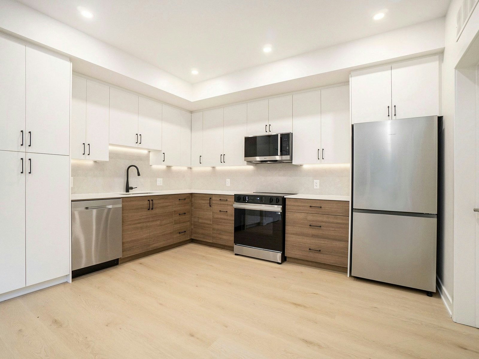 8-373 Iberville Street, Ottawa, ON, K1L 6G1 3