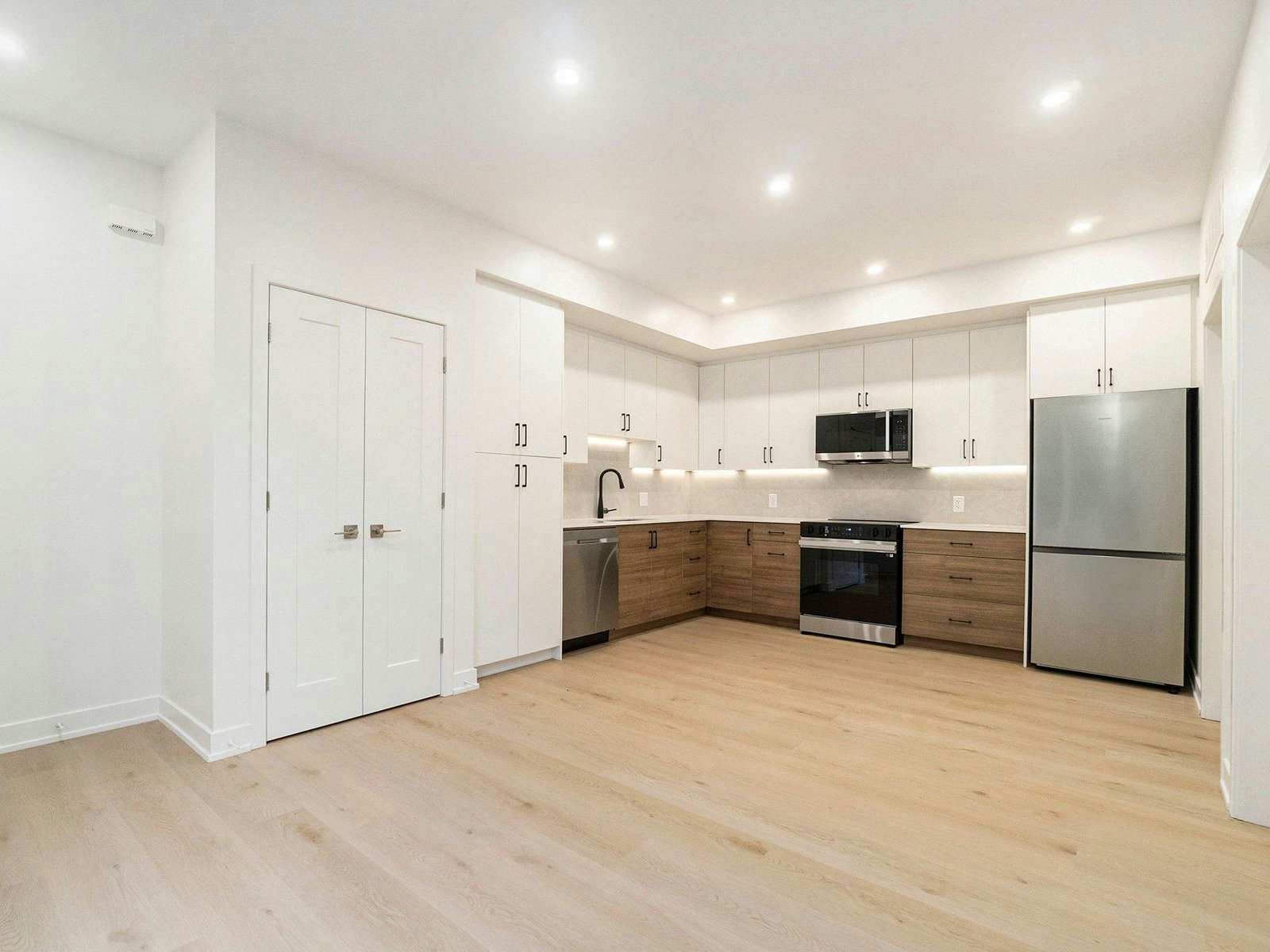 8-373 Iberville Street, Ottawa, ON, K1L 6G1 1