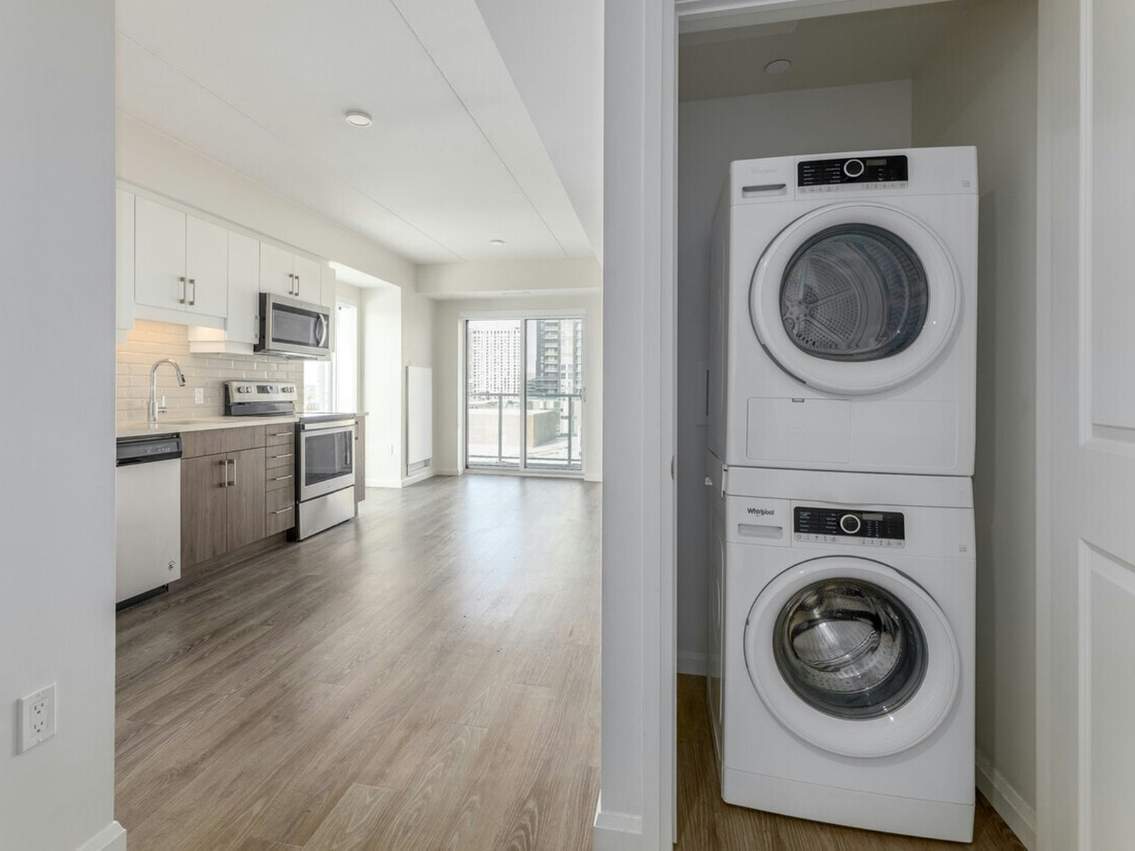 1 Bedroom-63 Scott Street, Kitchener, ON, N2H 0C3 - 5