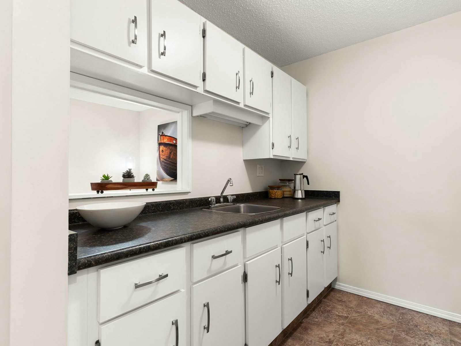 2 Bedroom & 1Bath Furnished-75 Michener Drive, Regina, SK, S4V 0L1 - 3