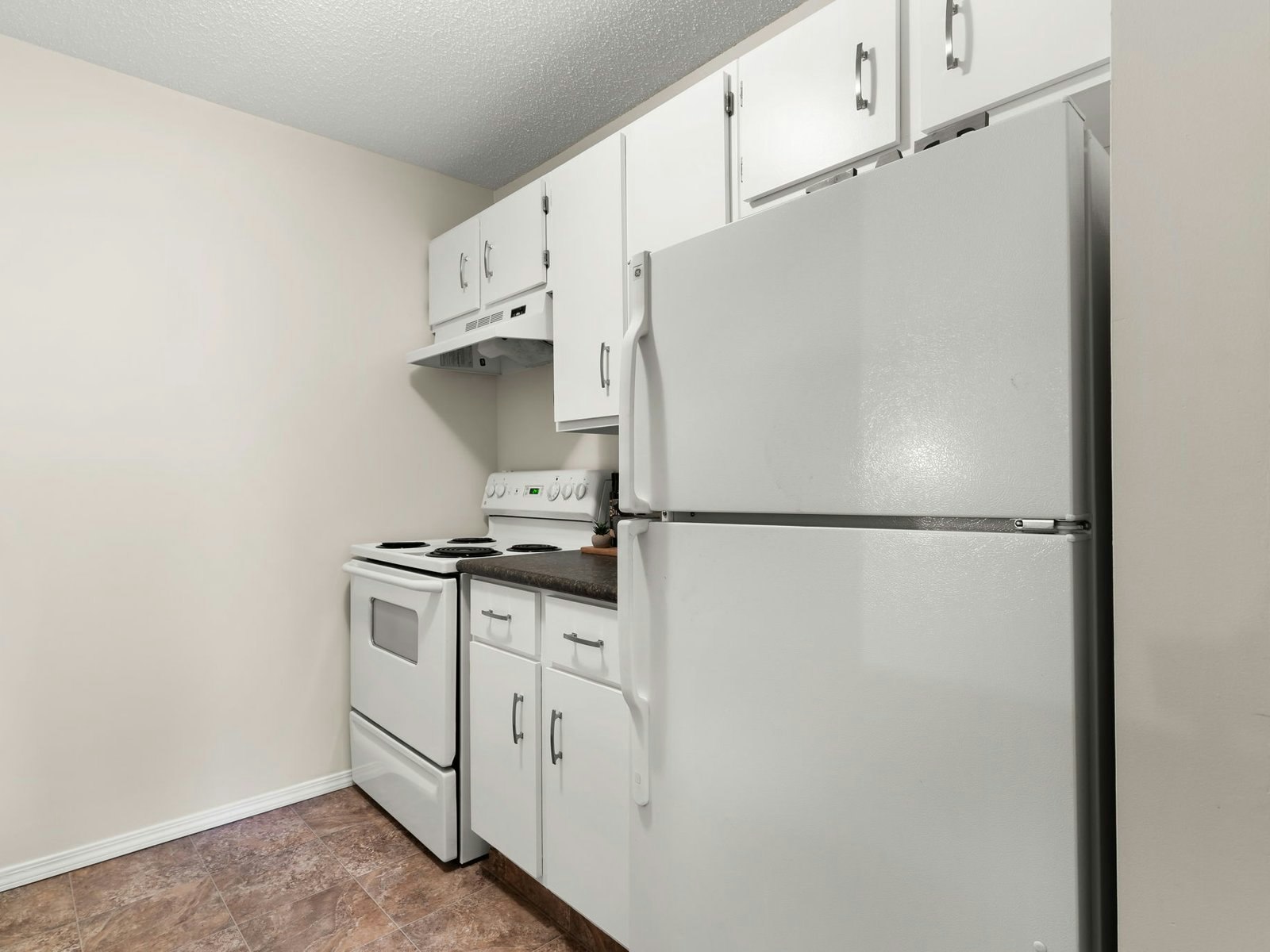 2 Bedroom & 1Bath Furnished-75 Michener Drive, Regina, SK, S4V 0L1 - 2
