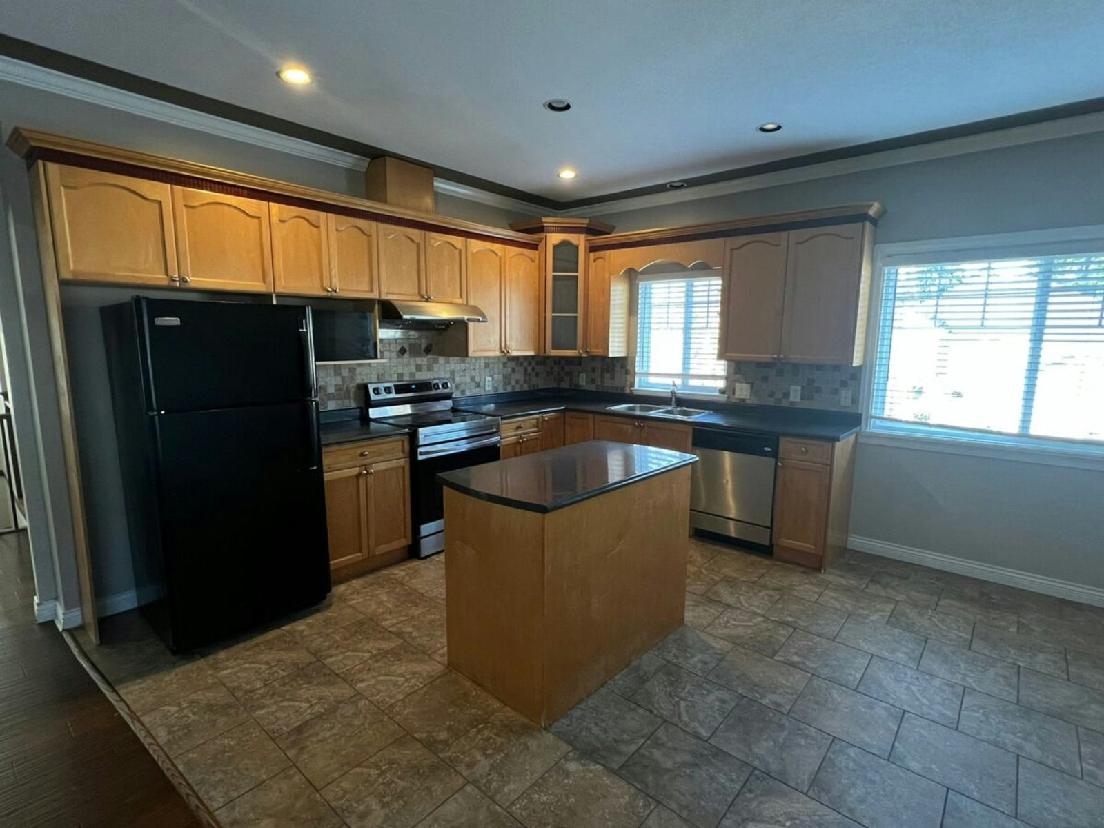 BSMT-33830 Hollister Place, Mission, BC, V2V 7P6