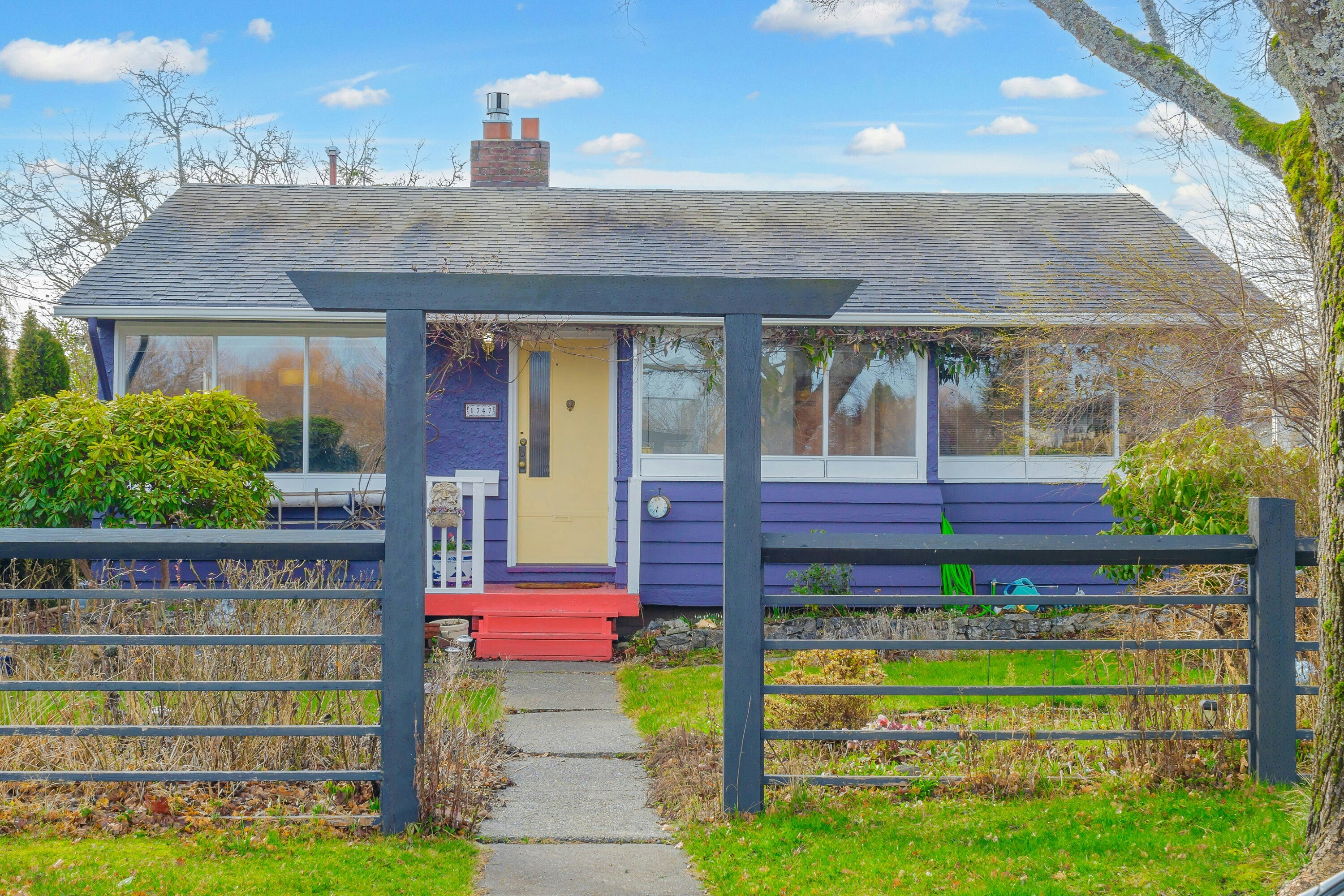 1747 Newton Street, Victoria, BC, V8R 2R1